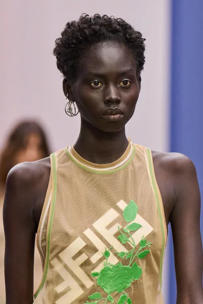 Look 4